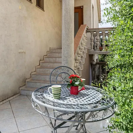 Apartamento Gorgeous In With Wifi Pula