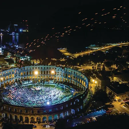 Gorgeous In With Wifi Appartement Pula