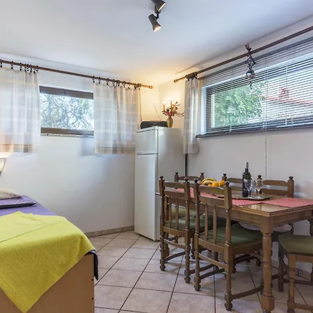 Gorgeous In With Wifi Apartment Pula